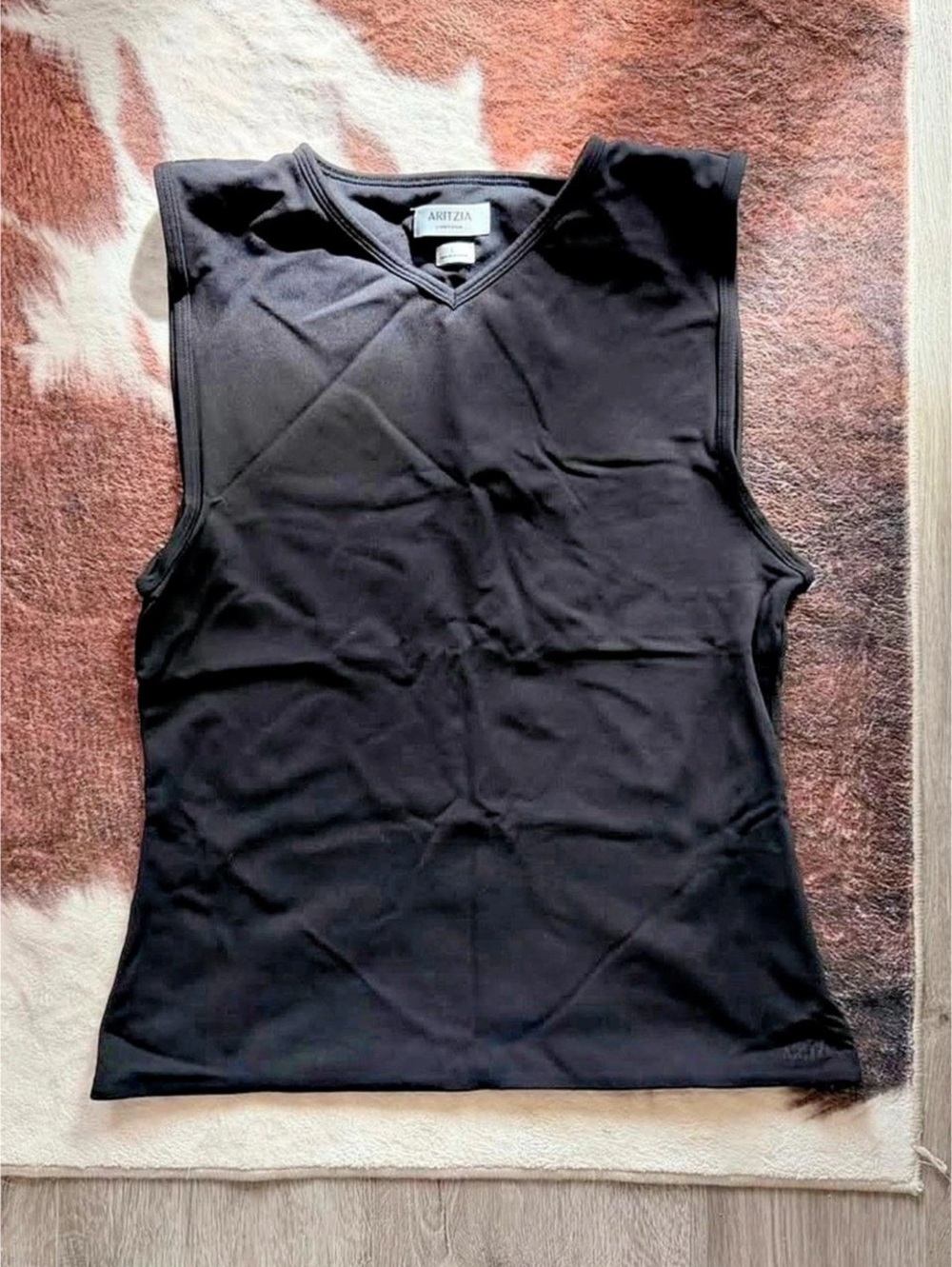 Aritzia V Neck Contour Tank Top Size L